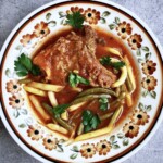 Kotlety cielęce z kostką duszone z fasolką