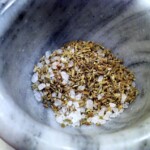 suche przyprawy w móżdzierzu