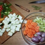 pokrojone w kostkę warzywa w kuchni