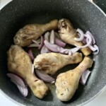 podudzia z kurczaka smażą się w głębokim garnku