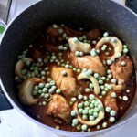 Kurczak z karczochami i groszkiem