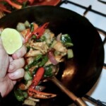 Kurczak z papryką i grzybami shimeji z woka