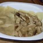 Lasagne z grzybami leśnymi i włoską kiełbasą