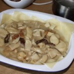 Lasagne z grzybami leśnymi i włoską kiełbasą