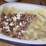 lasagne z grzybami leśnymi w trakcie przygotowania