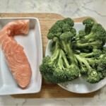 filet z łososia oraz kawałki brokuła
