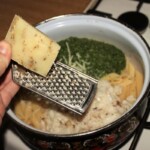 makaron z dorszem w sosie szpinakowym