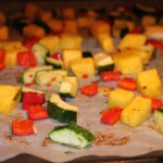 upieczone krojone w kostkę warzywa