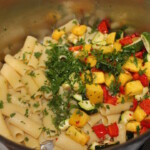 Makaron z pieczonymi warzywami i rozmarynem