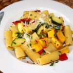 Makaron z pieczonymi warzywami i rozmarynem