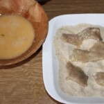 paski z fileta z kurczaka obtaczane są w bułce tartej