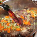 Ogony wołowe duszone w winie z rozmarynem