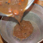 sos jest przecierany na sicie