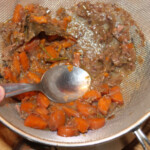 sos jest przecierany na sicie