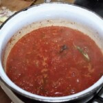 sos pomidorowy w garnku