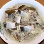 Solone śledzie w kwaśnej zalewie octowej