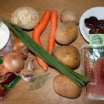 Wiedeńska zupa ziemniaczana z grzybami leśnymi składniki