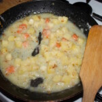 na patelni przygotowywana jest zasmażka