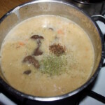 Wiedeńska zupa ziemniaczana z grzybami leśnymi