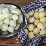 cebulki perłowe w blaszanej misce