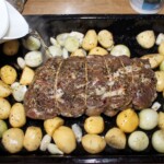 wieprzowina pieczona po grecku z ziemniakami i cebulką perłową