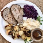 wieprzowina pieczona po grecku z ziemniakami i cebulką perłową