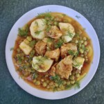 Wieprzowina z groszkiem ziemniakami i pomidorem