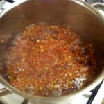 w garnku gotuje się soczewica