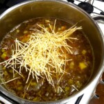 Zupa jarzynowa z soczewicą makaronem i chilli