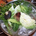 w garnku gotuje się rosół na kurczaku