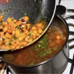 Zupa meksykańska z kurczakiem i kolendrą