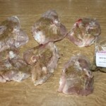 udka z kurczaka są przyprawione suchą przyprawą grecką