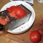 pomidory tarte są na tarce do miski