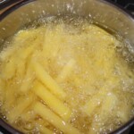 frytki domowe smażą się w głębokim tłuszczu