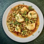 Groszek z ziemniakami duszony w pomidorach