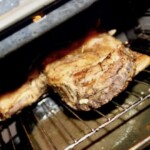 Jagnięcina pieczona w kawałku w stylu kreteńskim