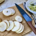 gruszka pokrojona w plastry