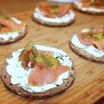 Kanapki szwedzkie z łososiem wędzonym