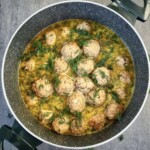 Klopsy w sosie koperkowym na śmietanie w garnku