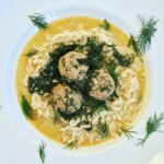 Klopsy w sosie koperkowym na śmietanie na talerzu