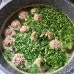 Klopsy wieprzowe w sosie z rzymską sałatą