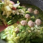 Klopsy wieprzowe w sosie z rzymską sałatą