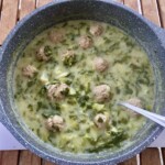 Klopsy wieprzowe w sosie z rzymską sałatą