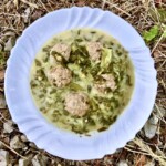 Klopsy wieprzowe w sosie z rzymską sałatą