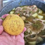 Kotlety wieprzowe duszone z karczochami