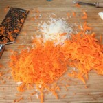 starta marchewka na desce kuchennej