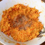 Kotlety z marchewki i kaszy jaglanej z papryką farsz w misce