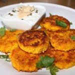 Kotlety z marchewki i kaszy jaglanej z papryką