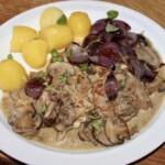 Kurczak duszony w cebuli z pieczarkami