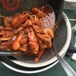 odcedzanie sosu do krewetek garidomakaronada